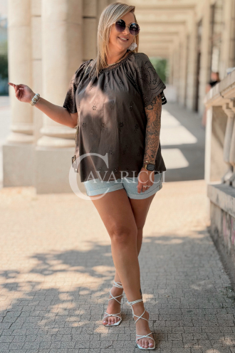 Bluse DALILA – Ajour-Stickerei & femininer Schnitt