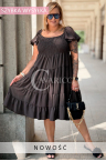 Kleid ANTONELLA – Gerafftes Oberteil, Puffärmel und ausgestellter Rock mit Rüschen Farbe Schokolade