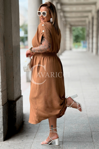 Kleid SORENTO Karamell – V-Ausschnitt & fließender Rock