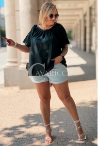 Dalila Bluse – Lochstickerei & femininer Schnitt